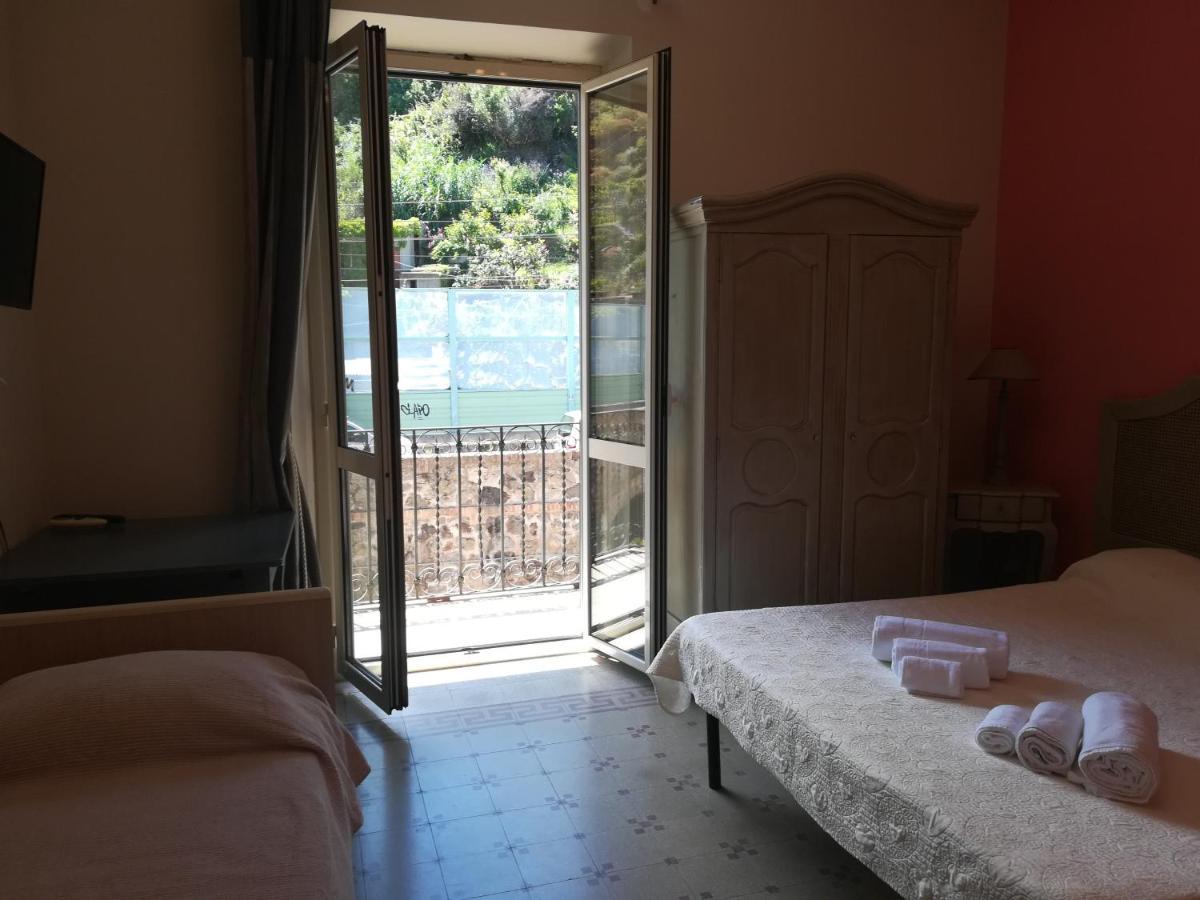 B&B A Due Passi Dal Mare Шилла Екстер'єр фото
